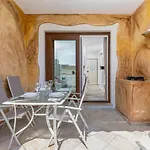 Lo Squalo With High Speed Wifi And Private Garden Olbia