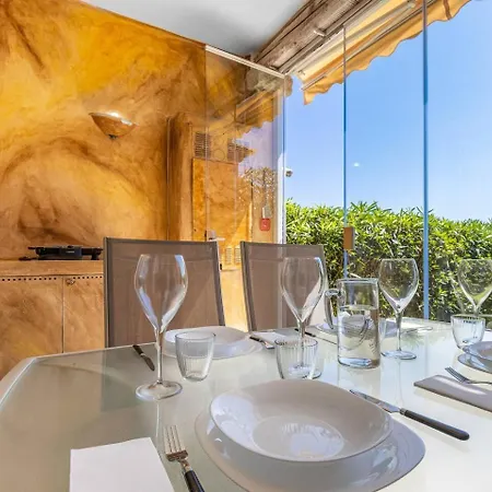 Lo Squalo With High Speed Wifi And Private Garden