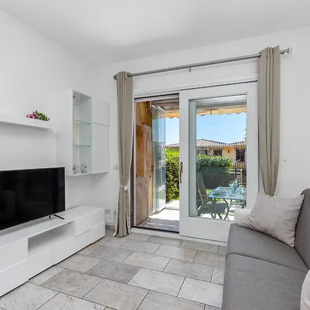 Lo Squalo With High Speed Wifi And Private Garden * Olbia