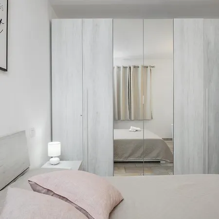 Semesterbostad Lo Squalo With High Speed Wifi And Private Garden