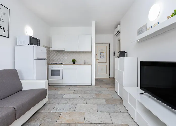 Lo Squalo Όλμπια