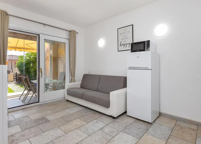 Lo Squalo Ольбія